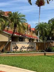 18328 NW 68th Ave N, Hialeah, FL 33015