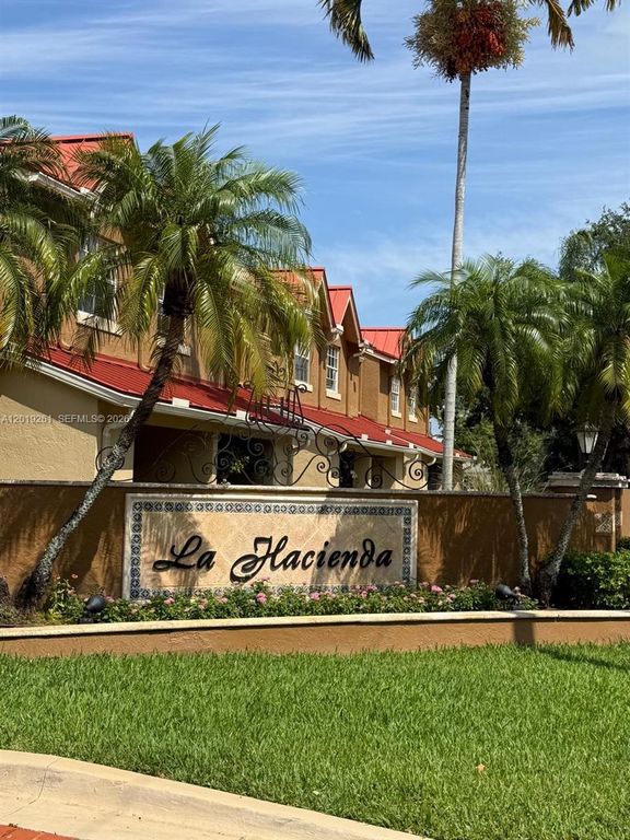 18328 NW 68th Ave N, Hialeah, FL 33015
