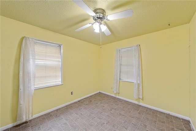 518 E Avenue G, Rosebud, TX 76570