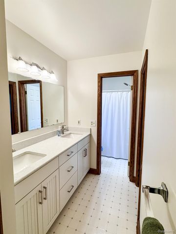 611 Vista Del Sol, Mayfield Township, MI 48446