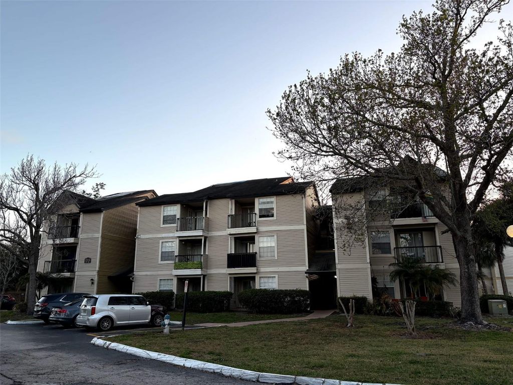 1916 LAKE ATRIUMS CIRCLE 44, Orlando, FL 32839