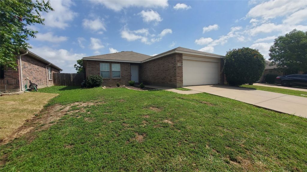 217 Silver Lake Trail, Burleson, TX 76140