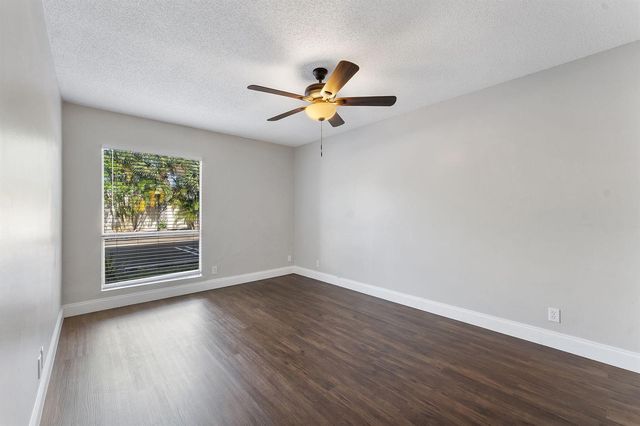 1500 N Congress Avenue C19, West Palm Beach, FL 33401