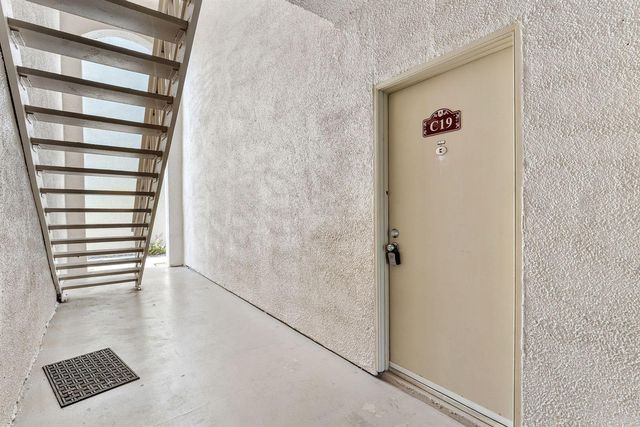 1500 N Congress Avenue C19, West Palm Beach, FL 33401