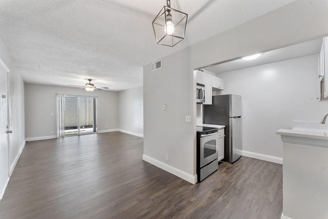 1500 N Congress Avenue C19, West Palm Beach, FL 33401