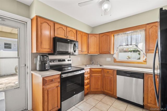 4 Erlwein Court, Massapequa, NY 11758
