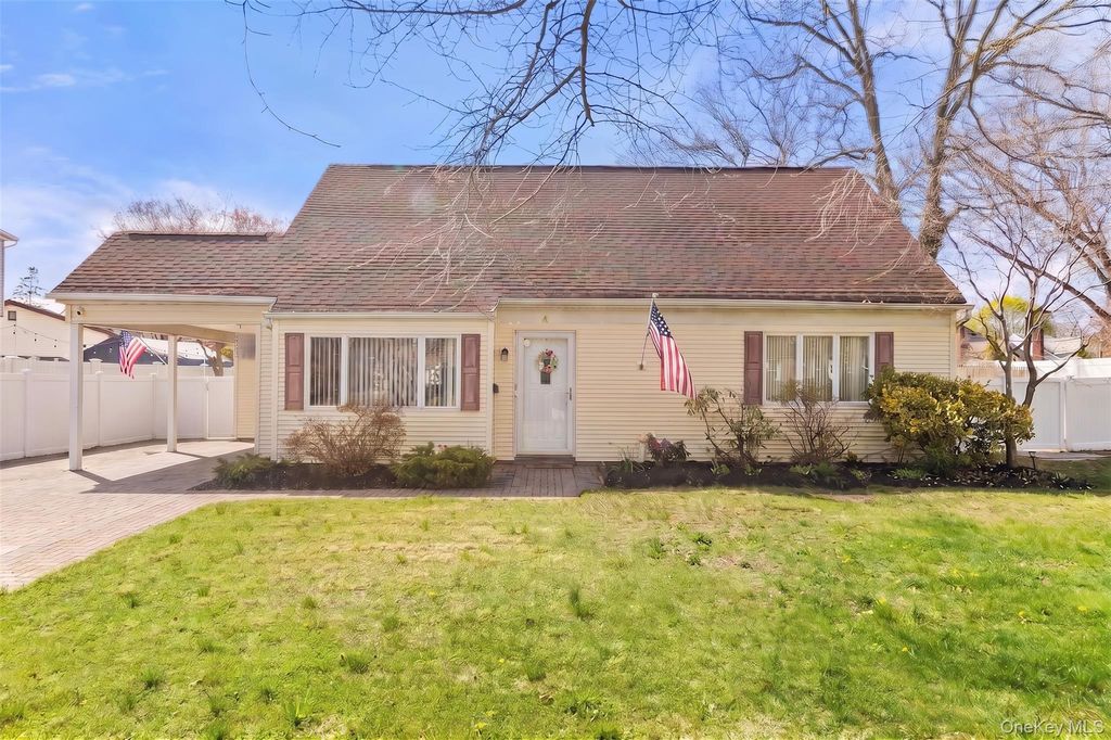 4 Erlwein Court, Massapequa, NY 11758