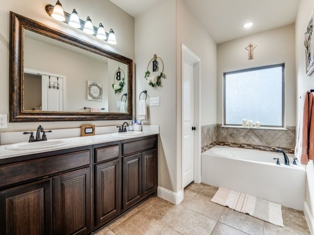 322 Pecos Drive, Crandall, TX 75114