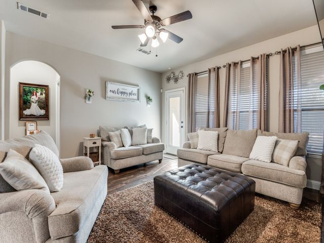 322 Pecos Drive, Crandall, TX 75114