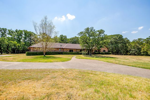 10100 Crestline Trail, Burleson, TX 76028