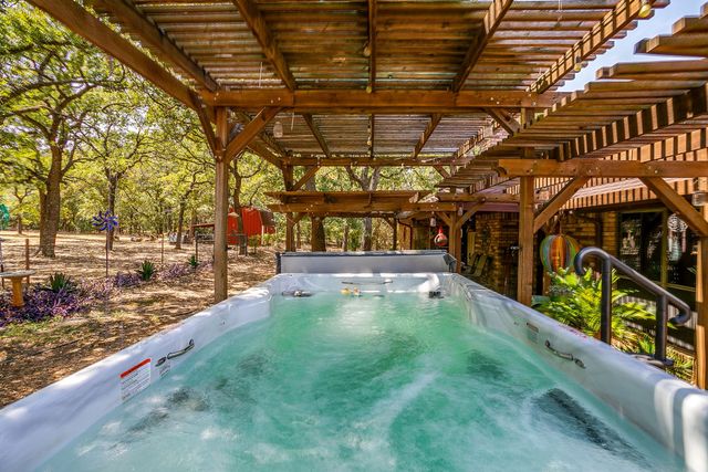 10100 Crestline Trail, Burleson, TX 76028