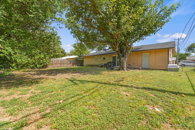 5733 Hanson Drive, Watauga, TX 76148