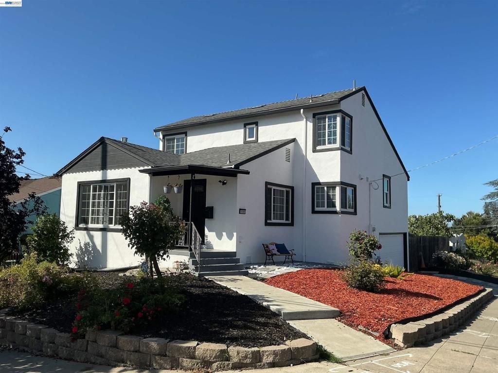 Image 10 of property listing at 5301 Brann ST, Oakland, CA 94619