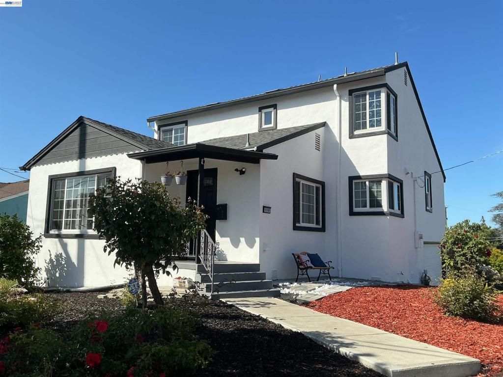 Image 12 of property listing at 5301 Brann ST, Oakland, CA 94619