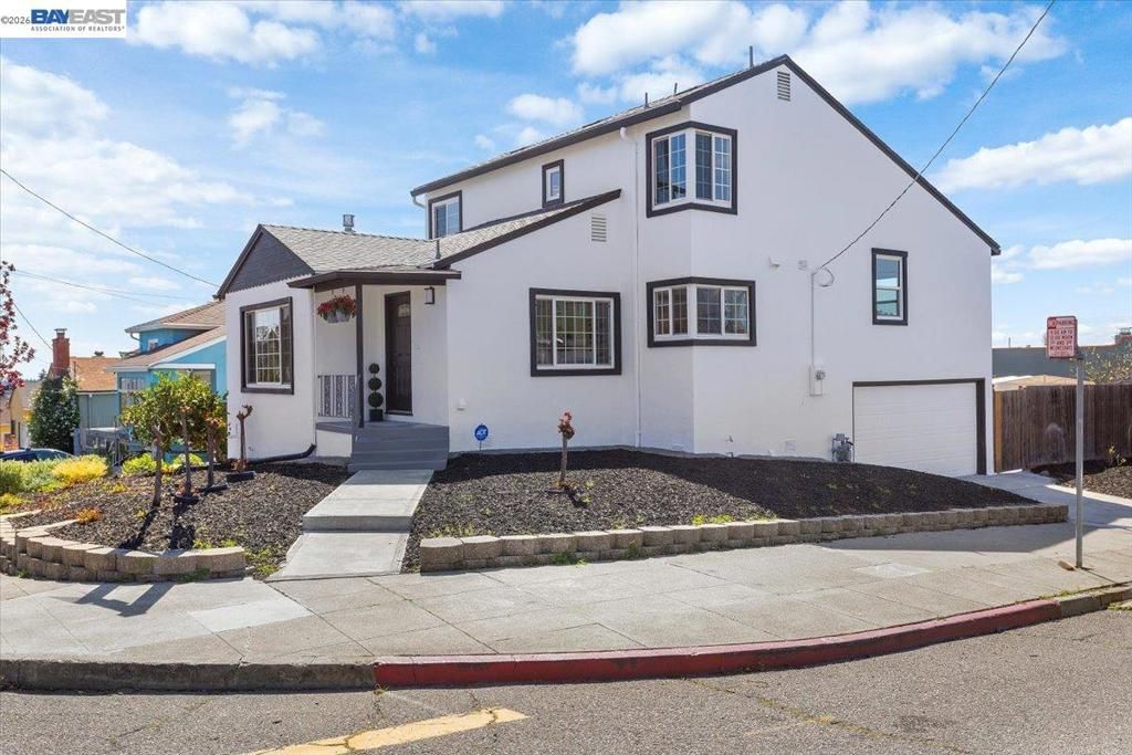 Image 16 of property listing at 5301 Brann ST, Oakland, CA 94619