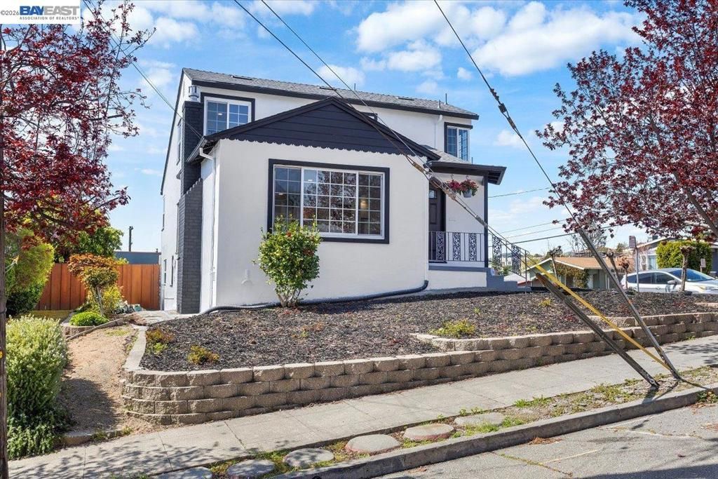 Image 20 of property listing at 5301 Brann ST, Oakland, CA 94619