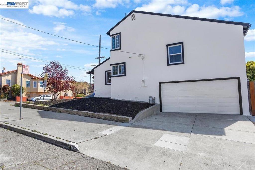 Image 21 of property listing at 5301 Brann ST, Oakland, CA 94619