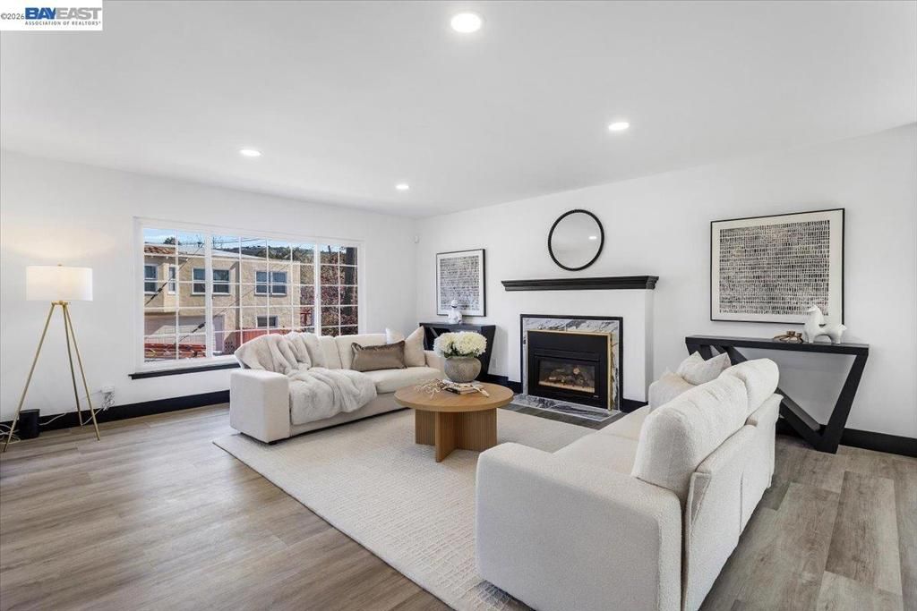 Image 27 of property listing at 5301 Brann ST, Oakland, CA 94619