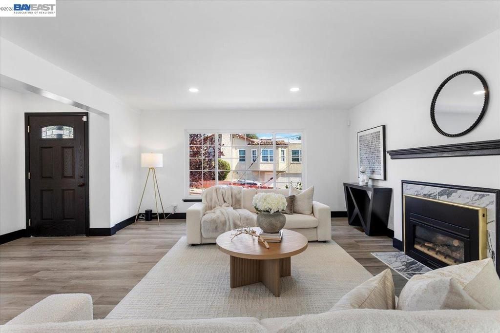Image 31 of property listing at 5301 Brann ST, Oakland, CA 94619