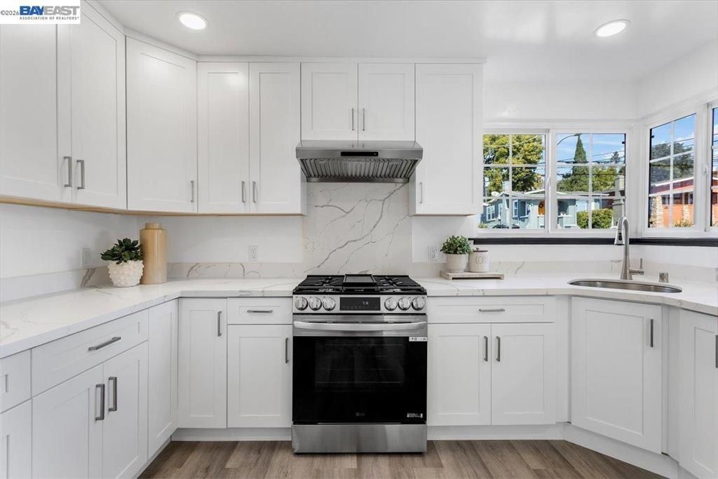 Image 35 of property listing at 5301 Brann ST, Oakland, CA 94619