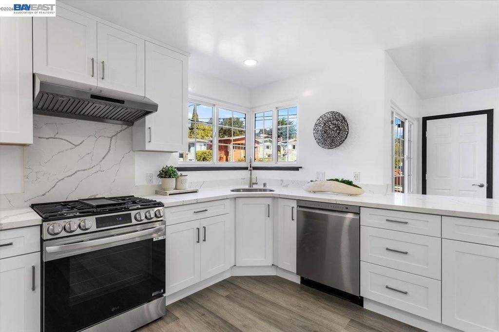 Image 36 of property listing at 5301 Brann ST, Oakland, CA 94619