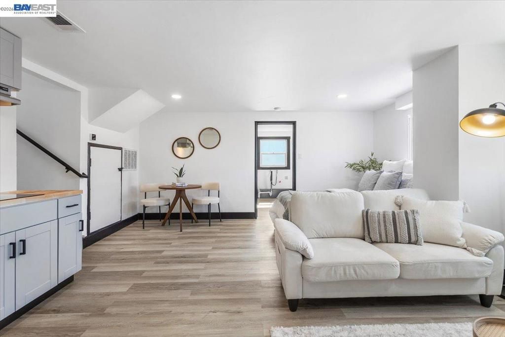Image 66 of property listing at 5301 Brann ST, Oakland, CA 94619