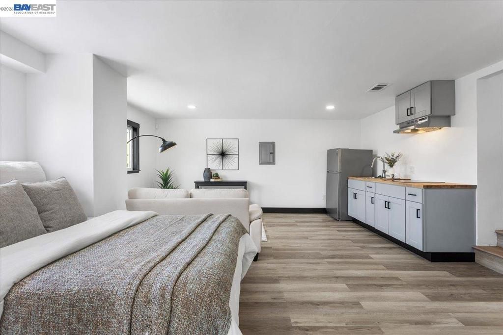 Image 67 of property listing at 5301 Brann ST, Oakland, CA 94619