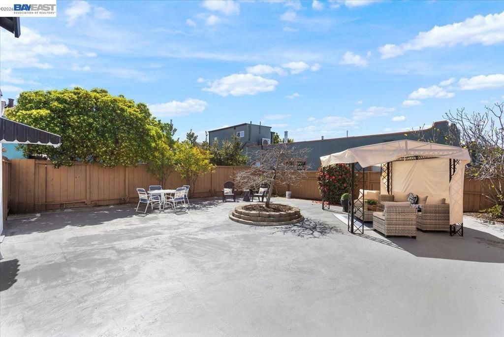 Image 72 of property listing at 5301 Brann ST, Oakland, CA 94619