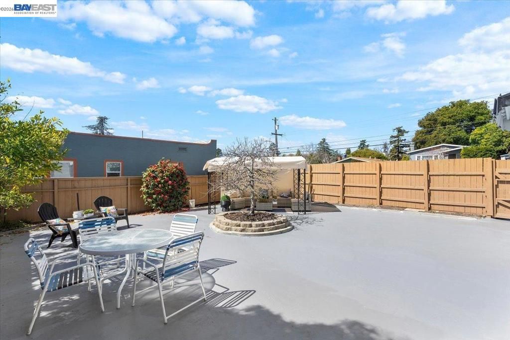 Image 73 of property listing at 5301 Brann ST, Oakland, CA 94619