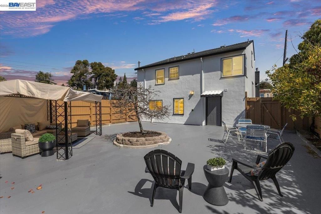 Image 75 of property listing at 5301 Brann ST, Oakland, CA 94619