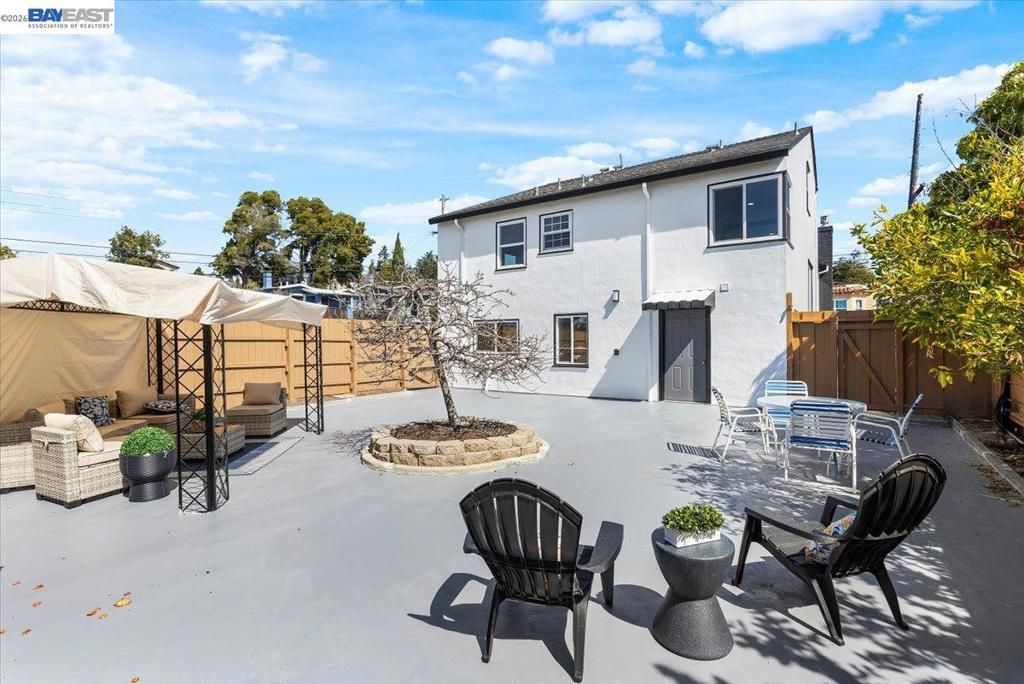 Image 76 of property listing at 5301 Brann ST, Oakland, CA 94619