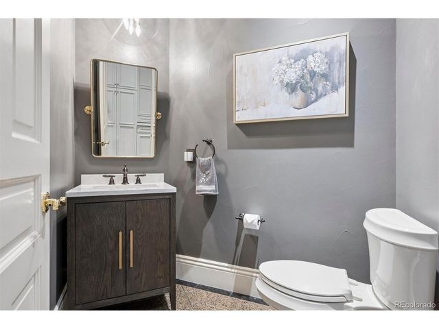 2700 E 4th Ave, Denver, CO 80206