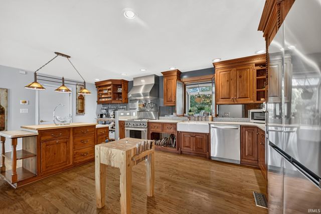 16290 Pretty Lake Road, Plymouth, IN 46563