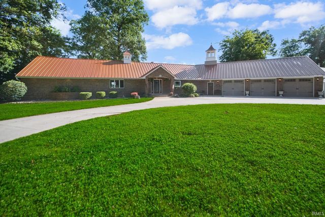 16290 Pretty Lake Road, Plymouth, IN 46563