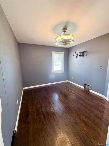 252 W Rutgers Avenue, Pontiac, MI 48340