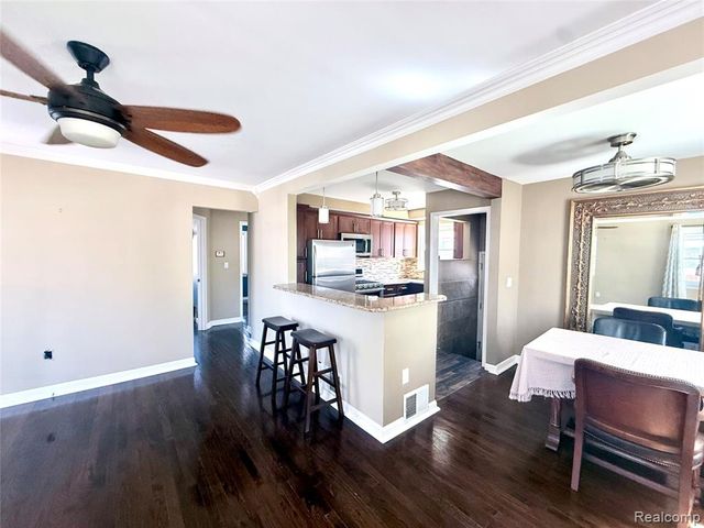 252 W Rutgers Avenue, Pontiac, MI 48340