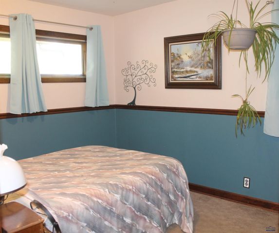 2023 CENTRAL BLVD, Rapid City, SD 57702