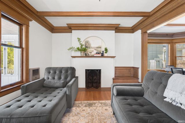 337 Edgewater Drive, Mishawaka, IN 46545