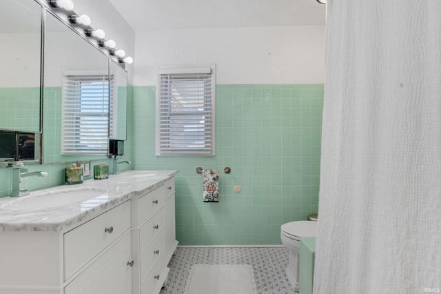 337 Edgewater Drive, Mishawaka, IN 46545