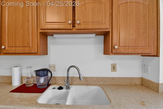 3124 Lindenwood Drive, Dearborn, MI 48120