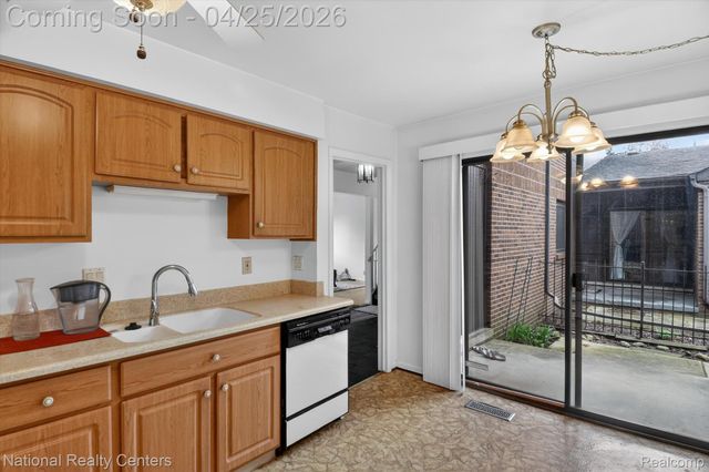 3124 Lindenwood Drive, Dearborn, MI 48120