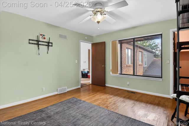 3124 Lindenwood Drive, Dearborn, MI 48120