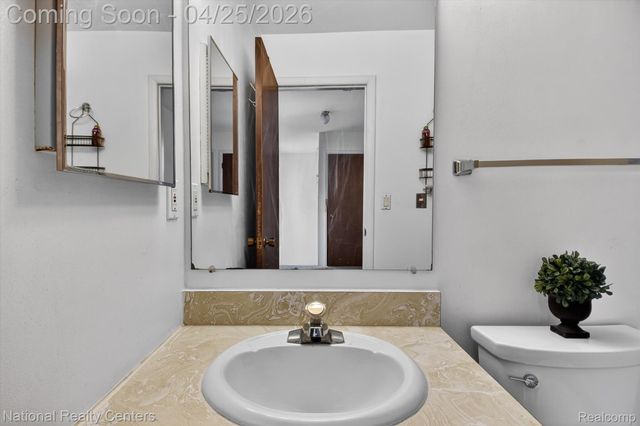 3124 Lindenwood Drive, Dearborn, MI 48120