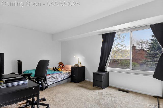 3124 Lindenwood Drive, Dearborn, MI 48120