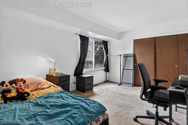 3124 Lindenwood Drive, Dearborn, MI 48120