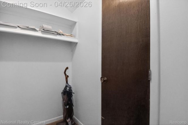 3124 Lindenwood Drive, Dearborn, MI 48120