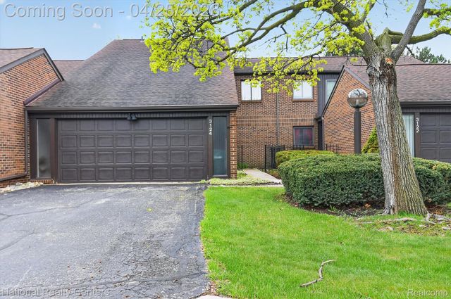 3124 Lindenwood Drive, Dearborn, MI 48120