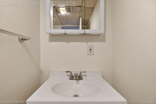 3124 Lindenwood Drive, Dearborn, MI 48120