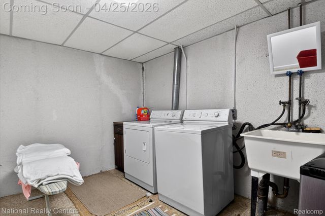 3124 Lindenwood Drive, Dearborn, MI 48120