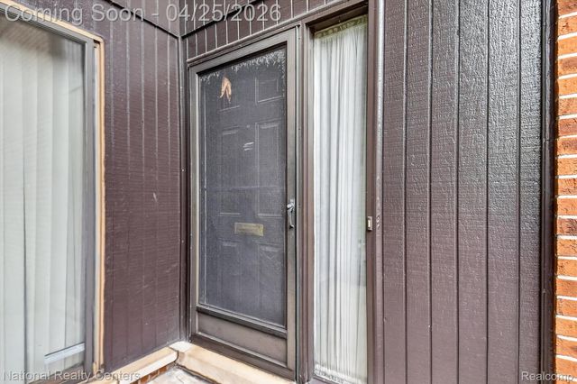 3124 Lindenwood Drive, Dearborn, MI 48120